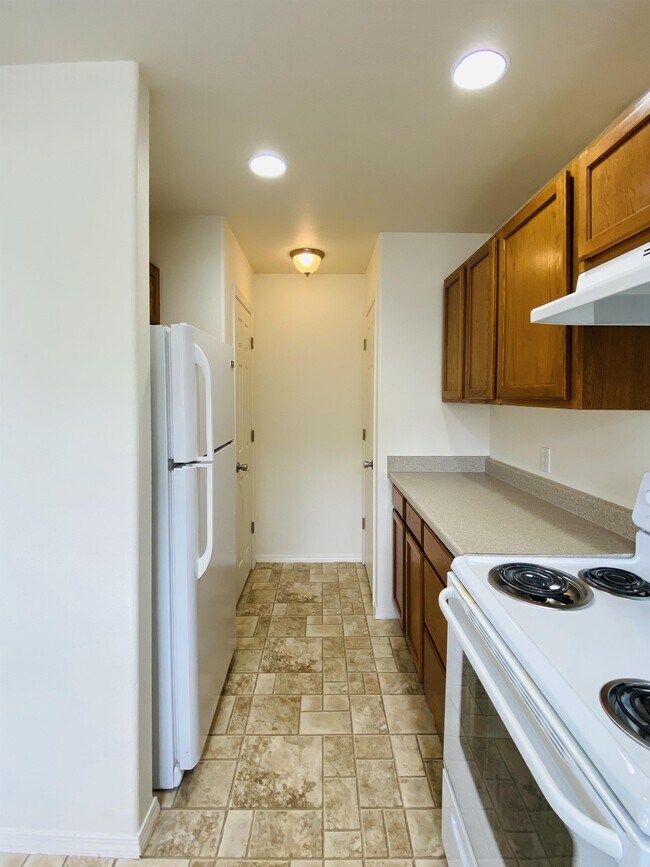 Building Photo - 1098 Longbow Ln