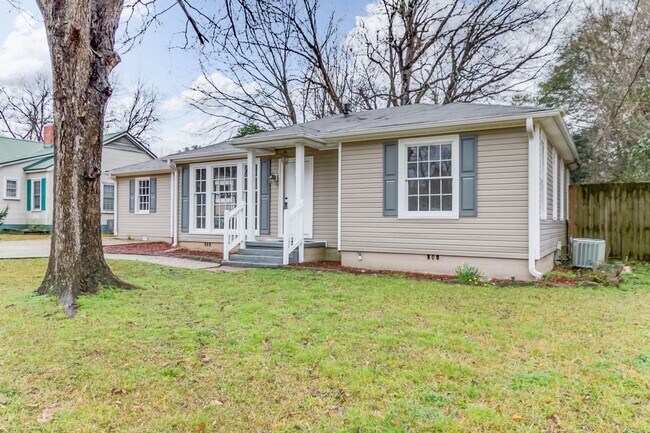 Foto del edificio - Three bedroom two bath