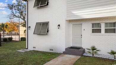 Building Photo - 409 17th Ave N