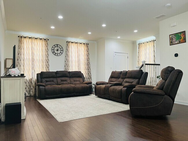 Building Photo - 3 Bedroom Townhome in Hatboro