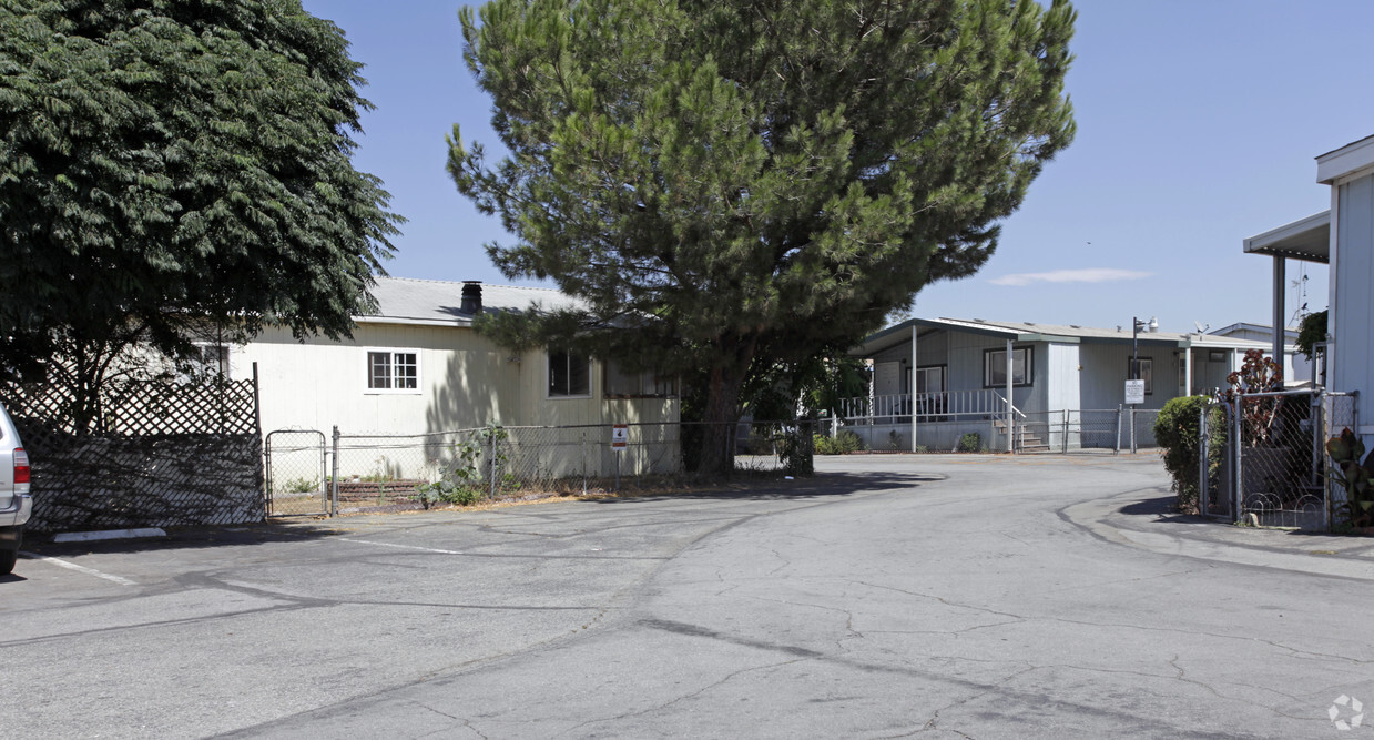 Building Photo - Sierra Vista Estates