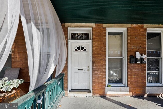 Foto del edificio - 2537 Madison Ave