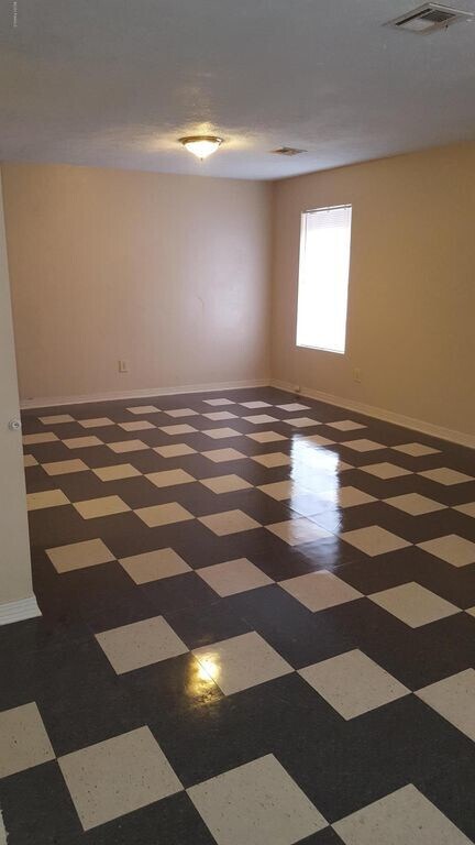 Building Photo - Scotsdale