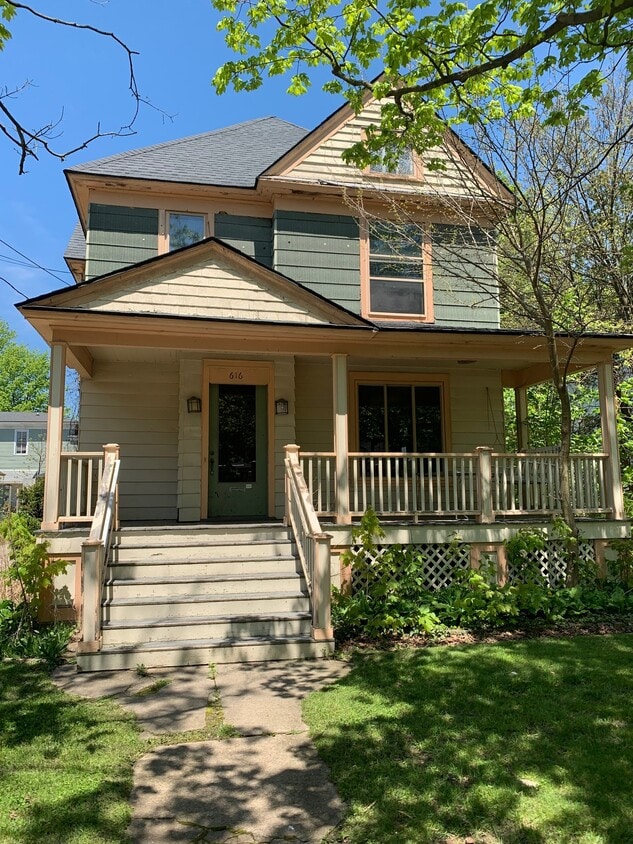 Building Photo - 616 W Cedar St