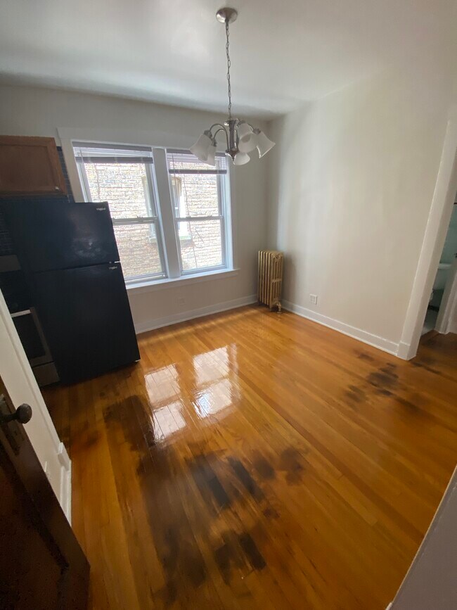 Foto del edificio - 3121 W Foster Ave