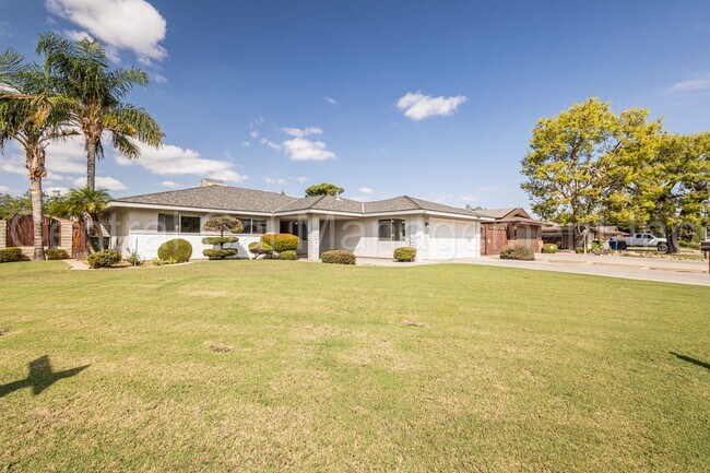 Foto del edificio - 3 Bedroom/2 Bath Home - $2250 per month!