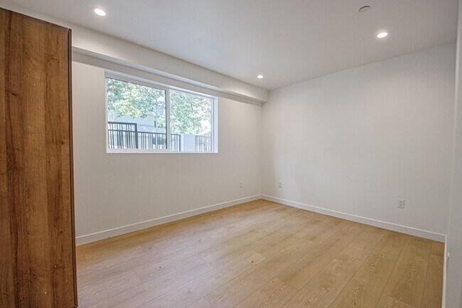 Building Photo - 4658 Fulton Ave