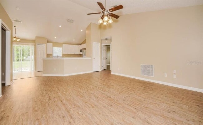 Foto del edificio - 3215 40th Ave W