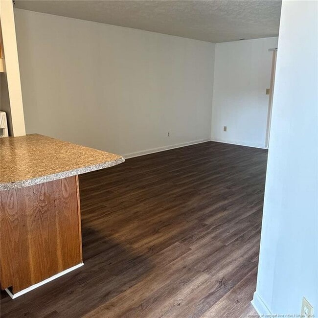 Foto del edificio - 6400 Starbrook Dr