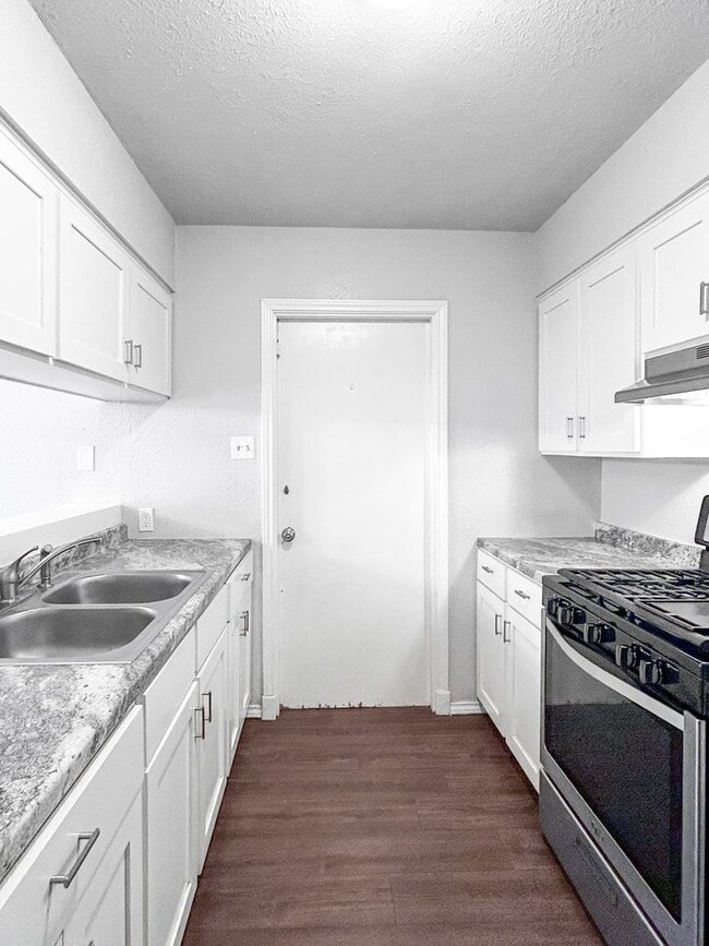 Foto del edificio - Convenient South SA Location—3BR with W/D Included