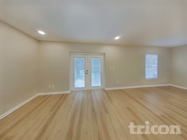 Foto del edificio - 4306 Woodlark Dr