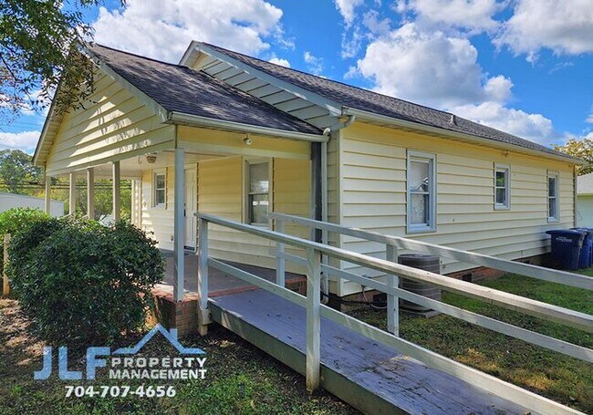 Foto del edificio - Nice 2/1 Ranch in Desirable Mount Pleasant!