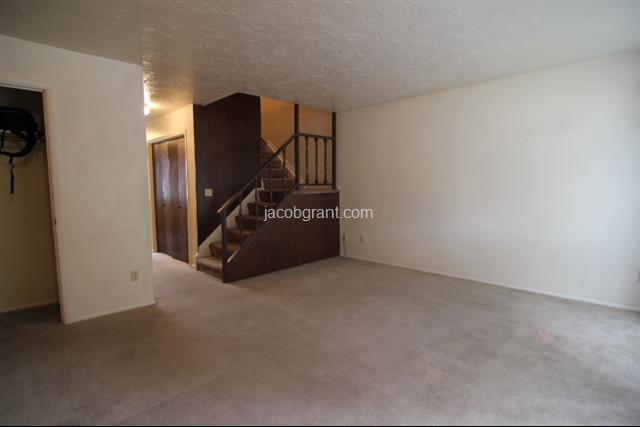 Building Photo - 396 S Saturn Ave