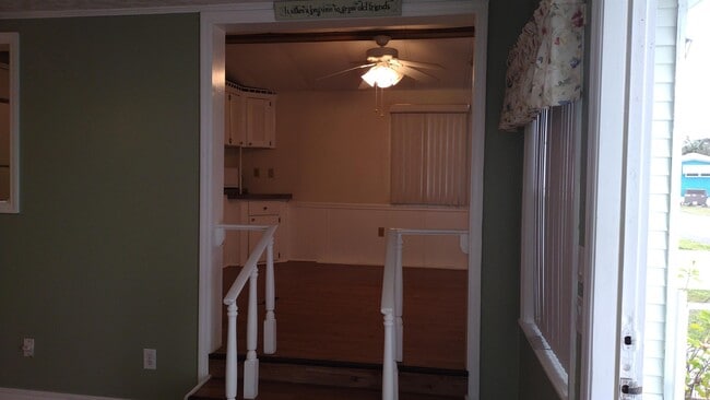 Building Photo - 269 Caravan Cir
