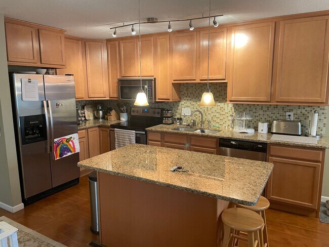 Foto del edificio - Beautifully updated Townhome in the West B...