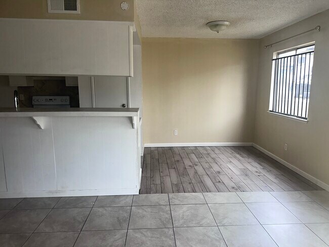 Foto del edificio - 3438 Rainbow Ln