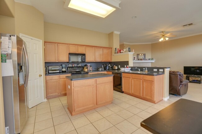Building Photo - 5933 Brightwood Dr