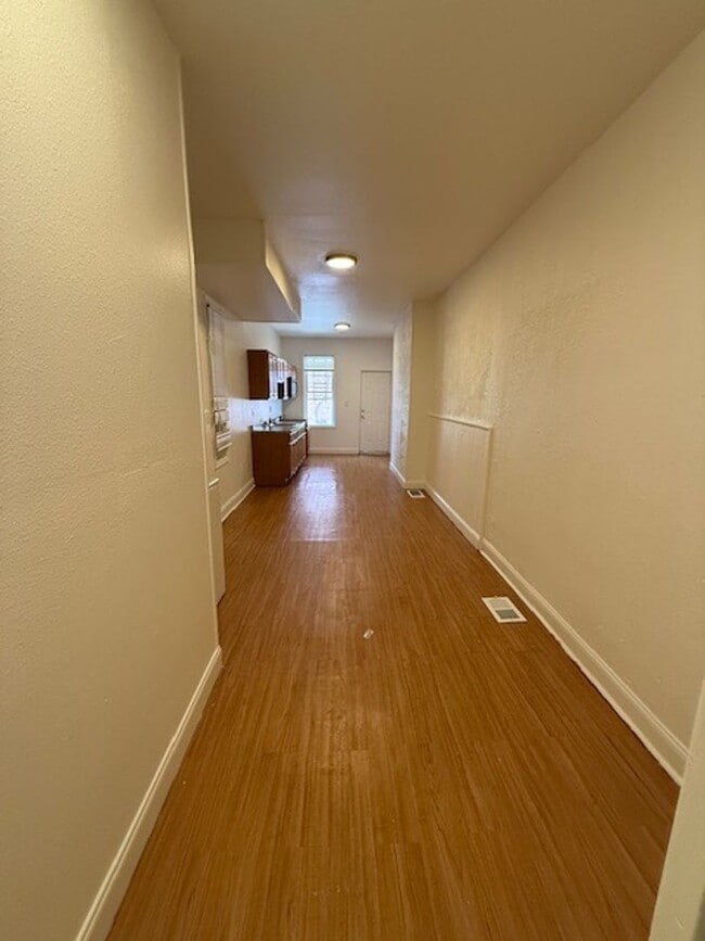 Building Photo - Spacious Home for Rent! W/D! Close to Publ...