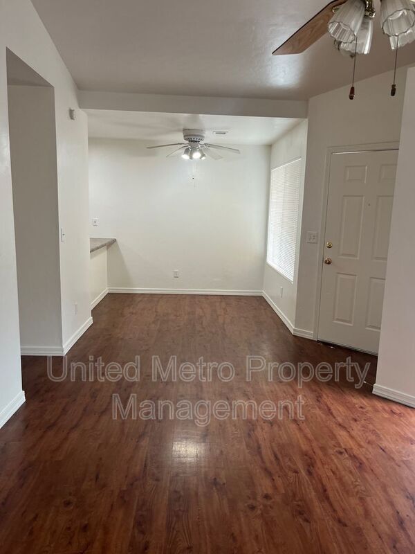 Foto del edificio - 8360 E. Lakeshore Drive