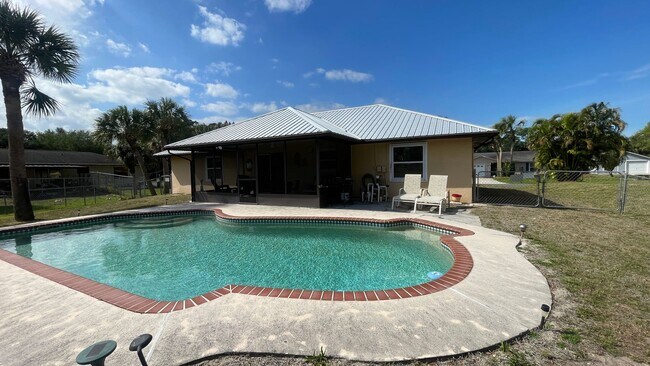 Foto del edificio - Available monthly Rental SEP 2025 in heart of Sebastian