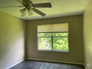 Building Photo - 2208 Northlake Dr