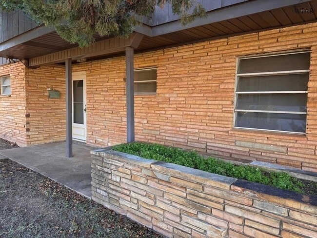 Foto del edificio - 4200 University Ave