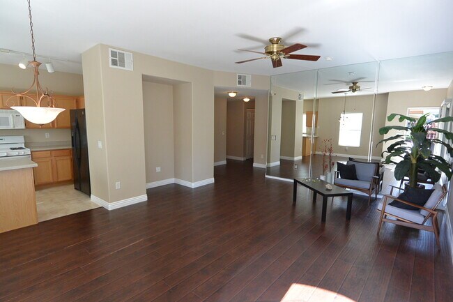 Building Photo - 1st Flr Condo 2 Bed W/Den - Gated Communit...