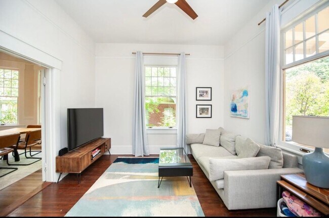 Foto del edificio - 144 W Hampton Ave