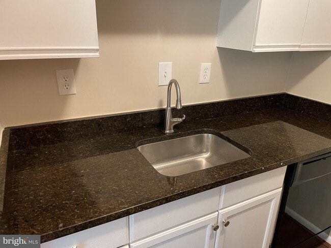 Building Photo - 7097 Spring Garden Dr