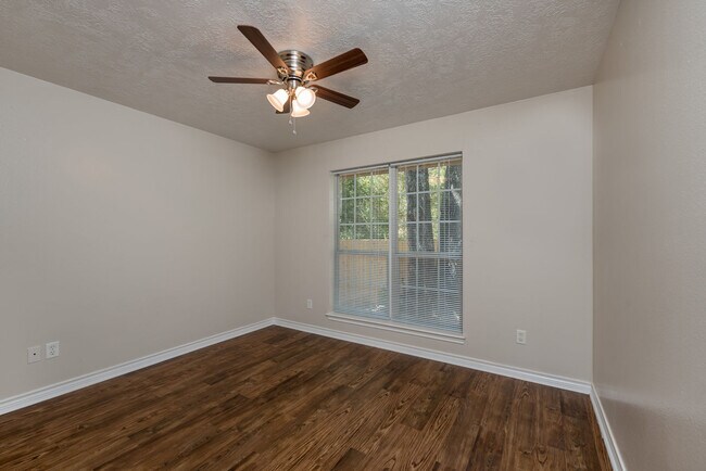 Building Photo - 2402 Jaguar Ct
