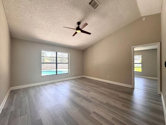 Building Photo - Beautifully Renovated 4 Bedroom Pool Home!