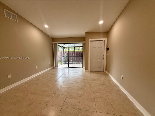 Foto del edificio - 2550 N Nob Hill Rd