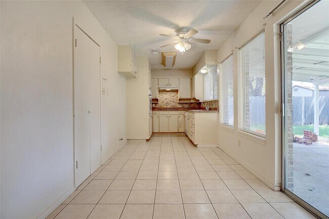 Building Photo - 337 Apache Trail