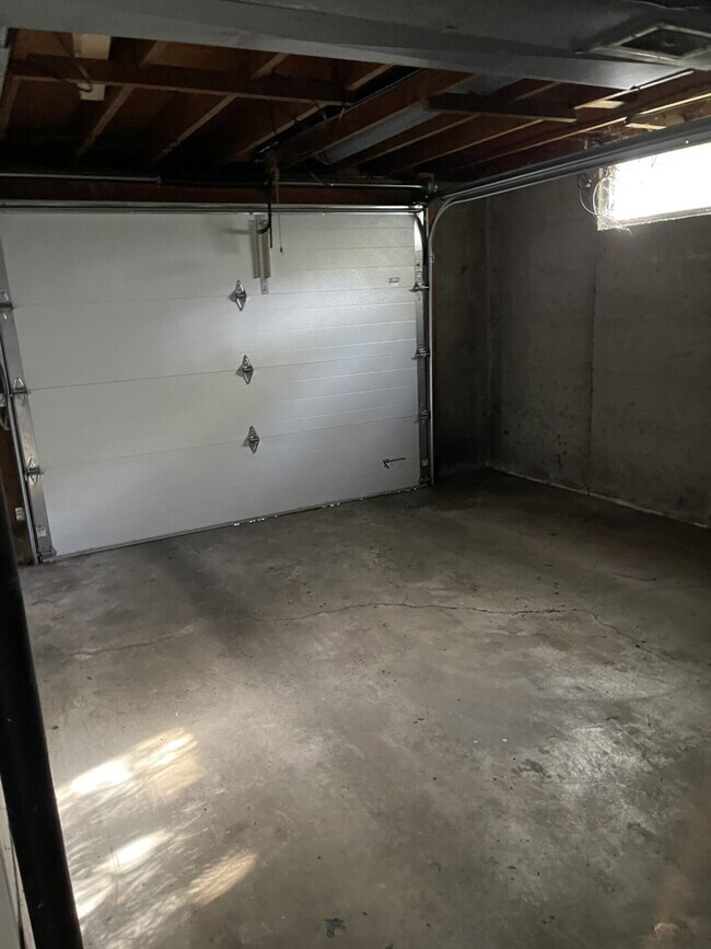 Building Photo - 2504 Juniper Lane