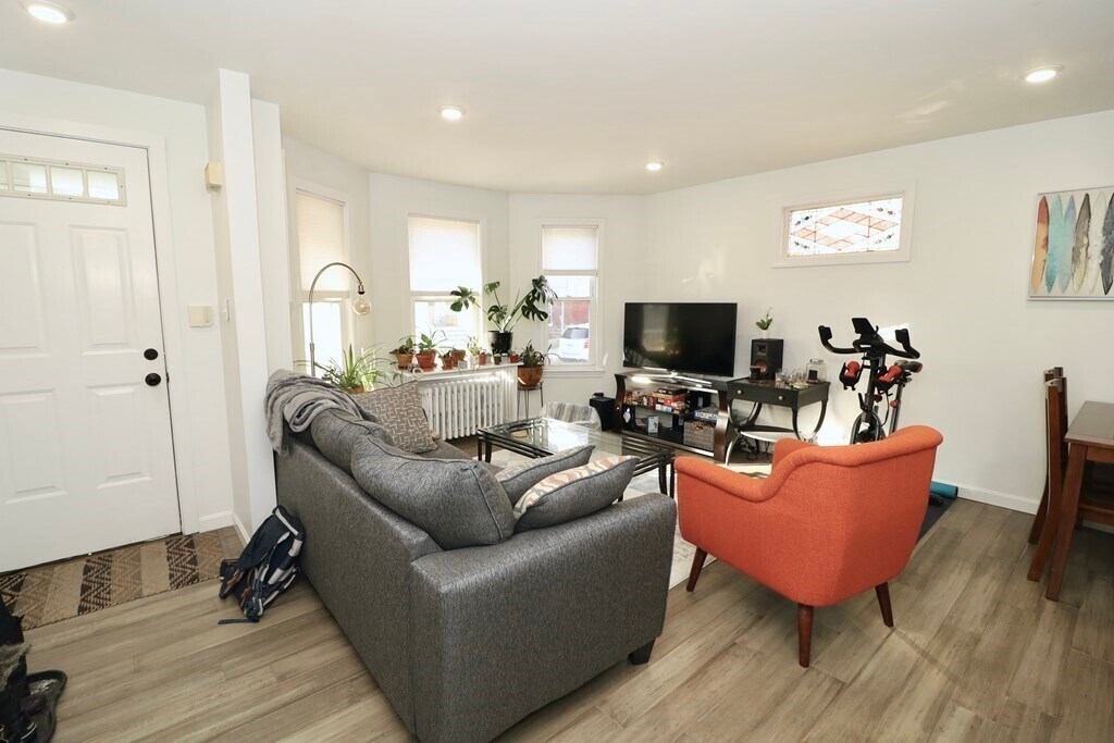 Foto principal - 63 Lowell St