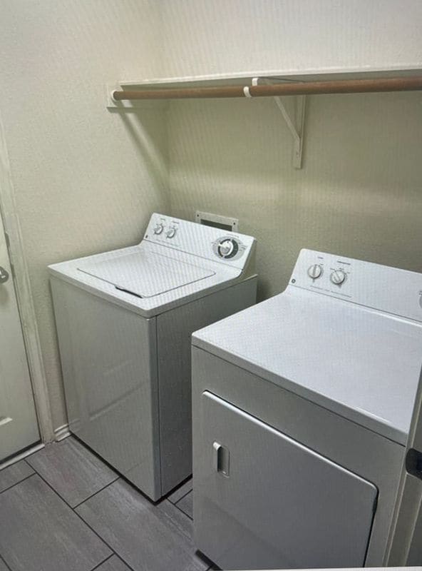 Foto del edificio - 1341 Beechwood Dr