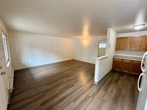 Building Photo - 509 S Bryan Ave