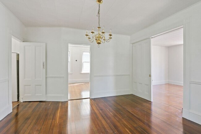 Building Photo - 29 Gibbens St