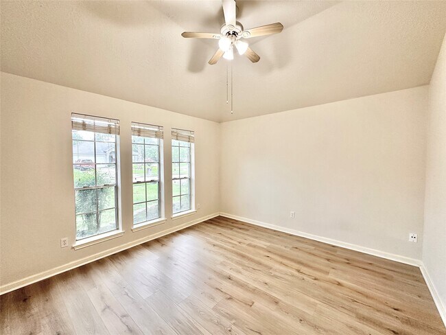 Foto del edificio - 3907 Crystal Pass Ct