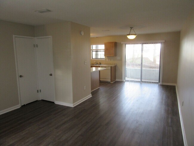 Building Photo - 2750 W 12th St