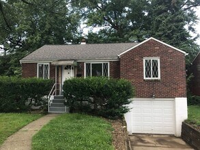 Building Photo - 424 Rose Ave