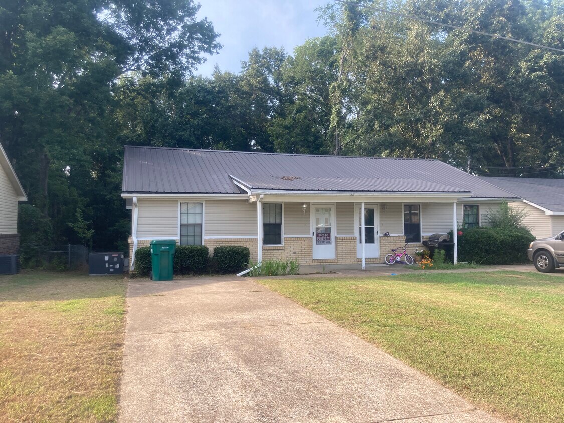 Primary Photo - 33 Rushwood Dr