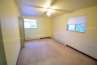 Building Photo - 927 James Ct