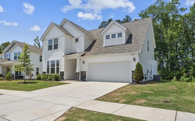 Building Photo - 130 Silent Brk Trl