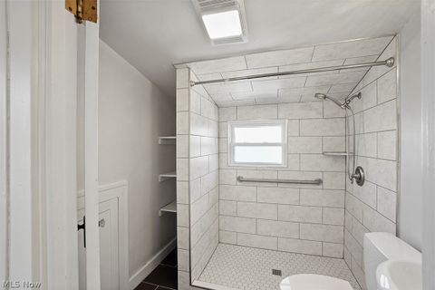 Baño de la unidad 3 - 13860 Clifton Blvd