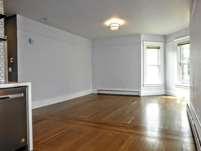 Building Photo - 497 29th St