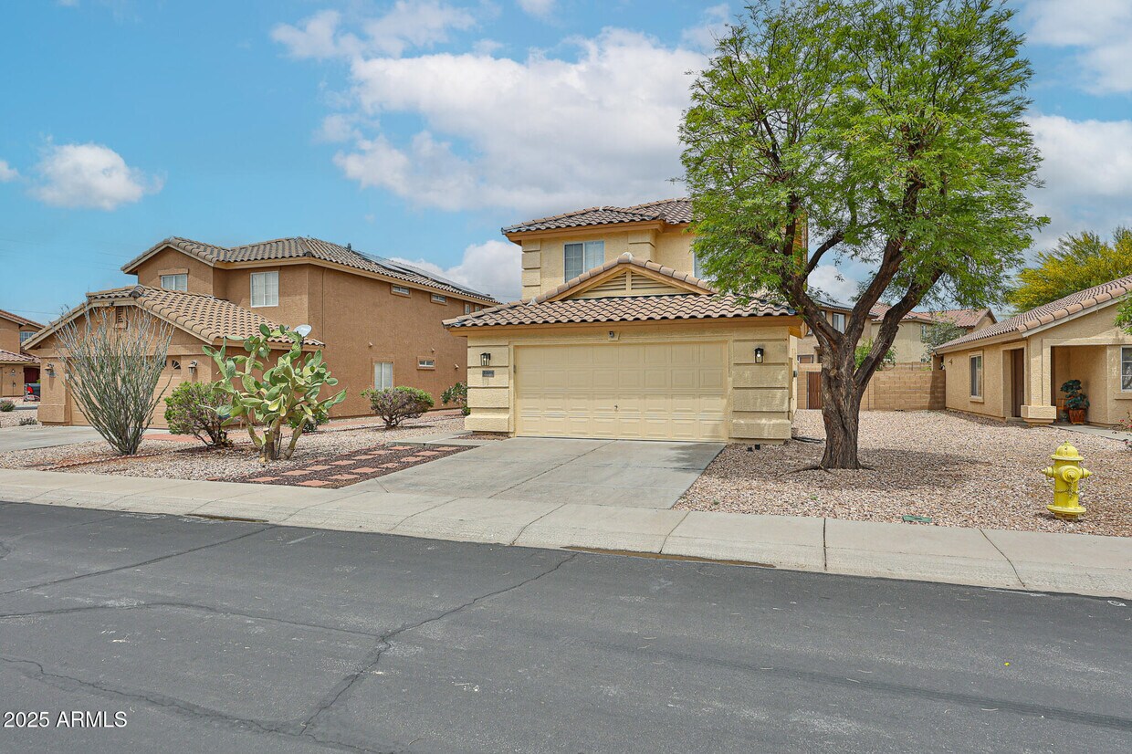 Foto principal - 22664 W Solano Dr