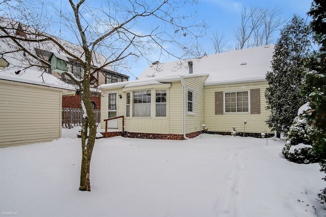 Building Photo - 3 br, 2.5 bath House - 2351 Buckingham Ave