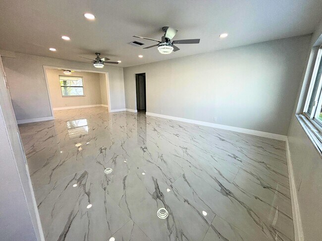 Foto del edificio - 1307 SW 24th St