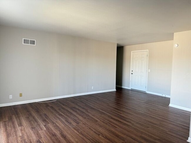 Foto del edificio - 2 Bedroom Unit was recently renovated.  Live walking distance from the downtown square or steps f...